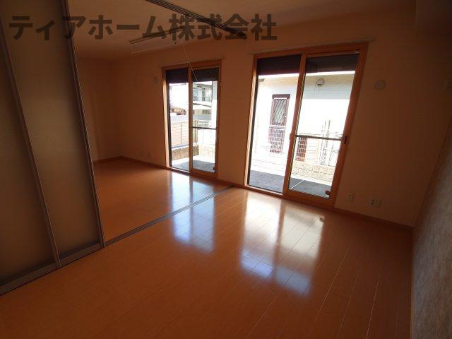 ヴィルヌーブB棟の洋室|ゆったりした洋室です