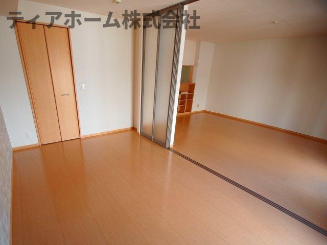 ヴィルヌーブB棟の洋室|ゆったりした洋室です