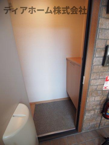 ヴィルヌーブB棟の玄関|きれいな玄関です