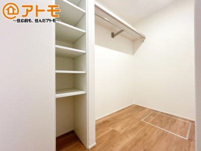 【内装】 | 三島市寿町Ⅱ　新築一戸建て　2号棟 | ウォークインクローゼットは季節ものなどを収納することができて便利です♪