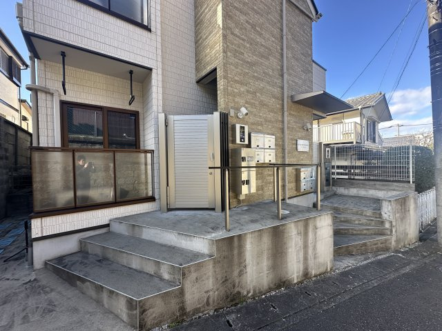 川崎市麻生区金程１丁目のアパートの駐車場