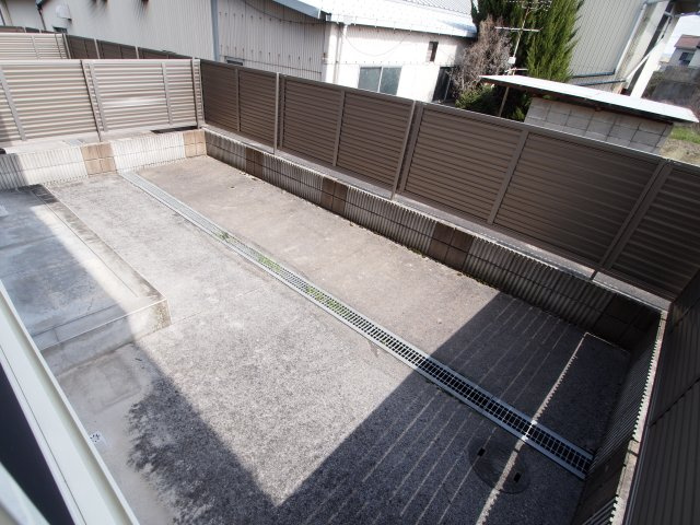 葛城市柿本のアパートの庭|お庭も活用できます