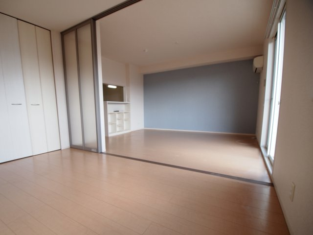葛城市柿本のアパートの洋室|個人の部屋や寝室として使える洋室です