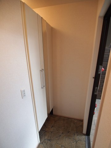 葛城市柿本のアパートの玄関|ゆったりとした玄関です