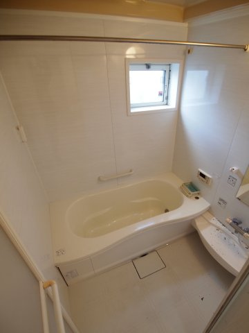 葛城市柿本のアパートの浴室|日々の暮らしに欠かせないお風呂です