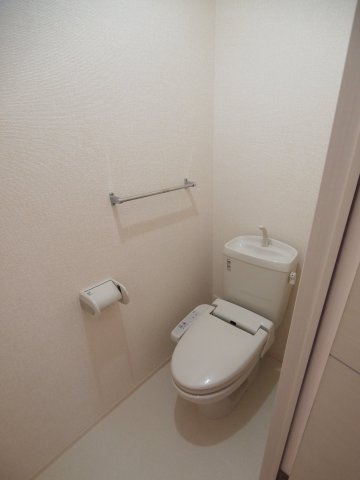 葛城市柿本のアパートのトイレ|ゆったりとした空間のトイレです