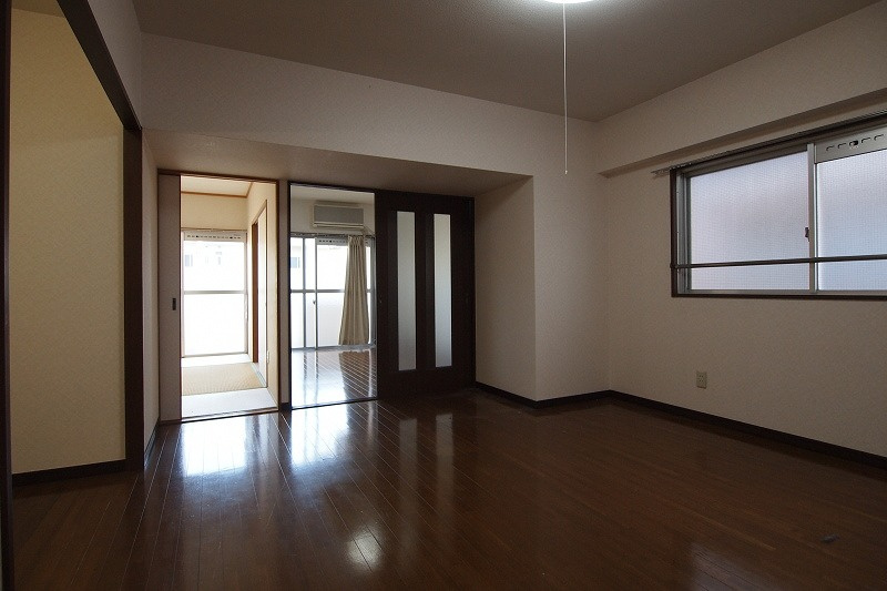 宗像市栄町の賃貸マンションの居間・リビング