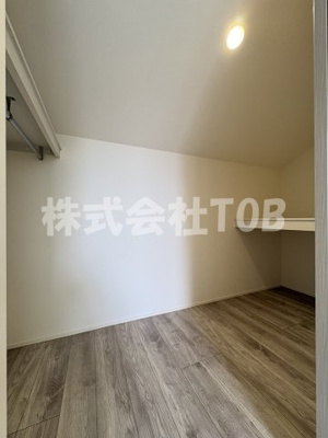 【収納】 | 船橋１丁目貸家 | 2F　洋室6帖　WIC