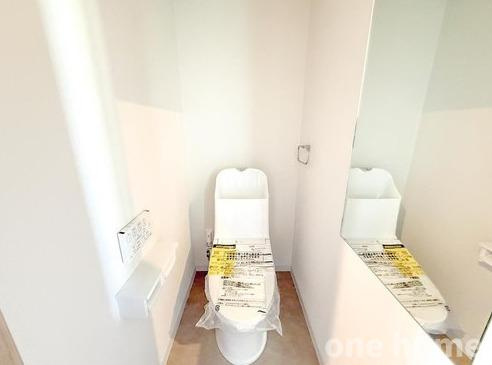 野中北スカイハイツのトイレ|◆新調された手洗い一体型の温水洗浄便座付きトイレです！操作がしやすい壁掛けリモコン♪