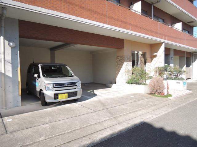 川崎市多摩区菅北浦２丁目の賃貸マンションの駐車場