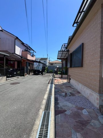 寝屋川市香里西之町の前面道路含む現地写真