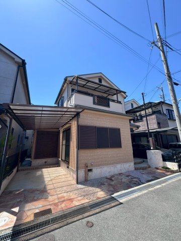 寝屋川市香里西之町の外観|車2台中駐車可能スペースがございます！（車種による）