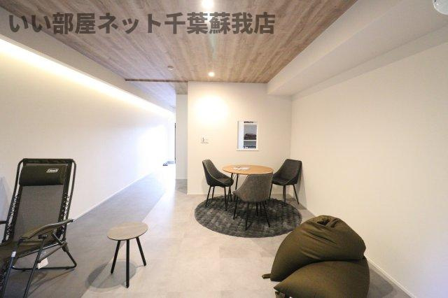 MyHomeRELAXAの居間・リビング|こちらのリビングで趣味の時間をお楽しみください