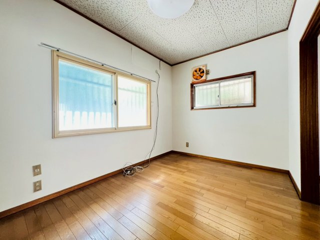 名谷町字権行司貸家の居間・リビング