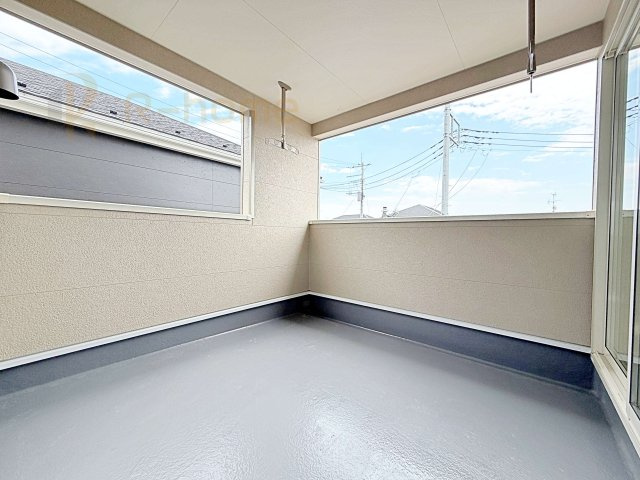 水戸市平須町第8　新築戸建て　2号棟のバルコニー|急な雨でも安心のインナーバルコニー♪忙しいご夫婦も大満足♪
