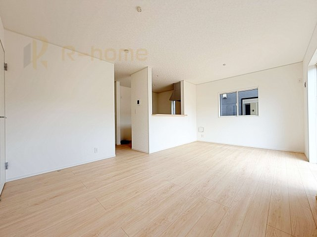 水戸市平須町第8　新築戸建て　2号棟の居間・リビング|広くて明るいＬＤＫ♪ ゆったりくつろげるリビングスペースで、ご家族皆様の笑顔が溢れます。