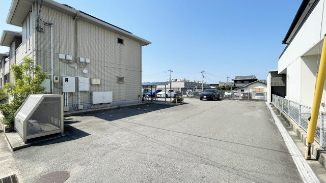 ロイヤルテラスの駐車場