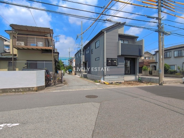 越谷市大字弥十郎 新築分譲住宅の前面道路含む現地写真
