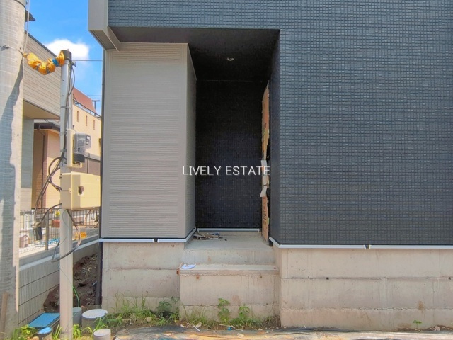 越谷市大字弥十郎 新築分譲住宅の玄関