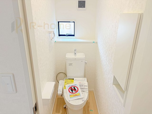 水戸市平須町第8　新築戸建て　3号棟のトイレ|温水洗浄便座付きのトイレ。
トイレが２ヵ所設置で朝の忙しい時間でも安心です。