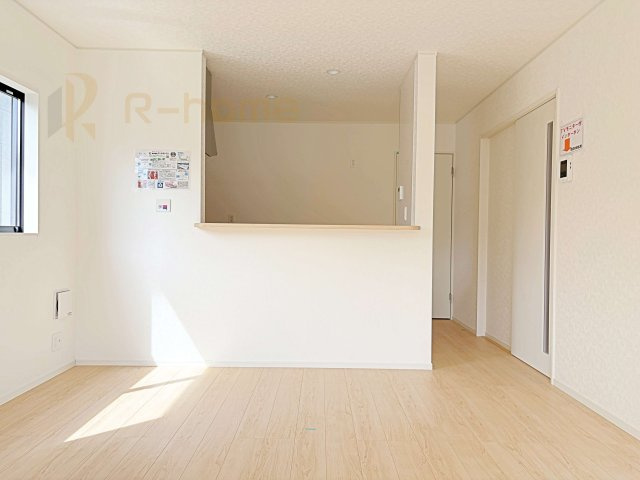 水戸市平須町第8　新築戸建て　3号棟のキッチン|リビングで遊ぶお子様にも目が届くカウンターキッチン！