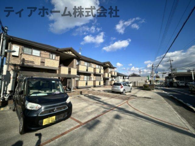 香芝市畑４丁目のハイツの駐車場