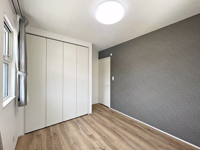 新築戸建・新築建売　会津若松市一箕町　一箕小・一箕中の洋室|全居室収納完備！収納が多いとお部屋もスッキリします！