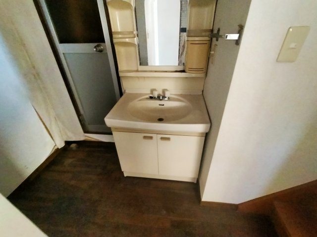 高梨町５LDKプラス１SLDKの独立洗面台