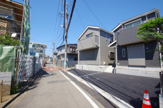 【前面道路含む現地写真】