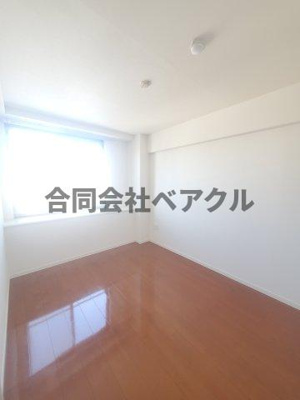 【洋室】 | サーパスシティ西院日照町 | 広々とした洋室です