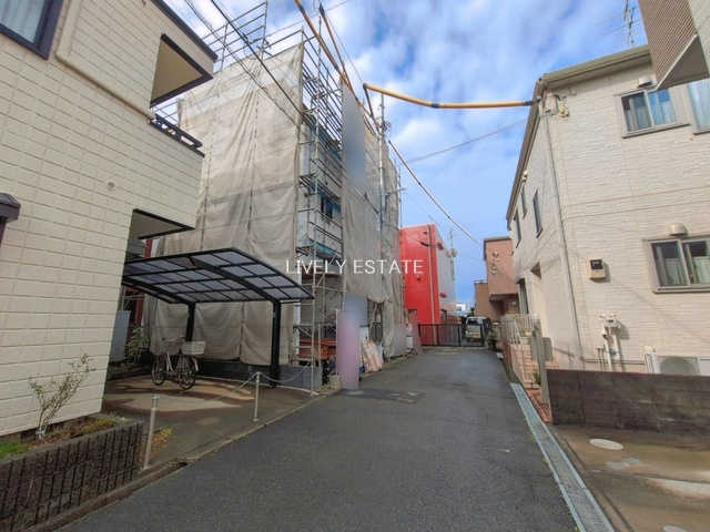 越谷市蒲生3丁目 新築分譲住宅の前面道路含む現地写真