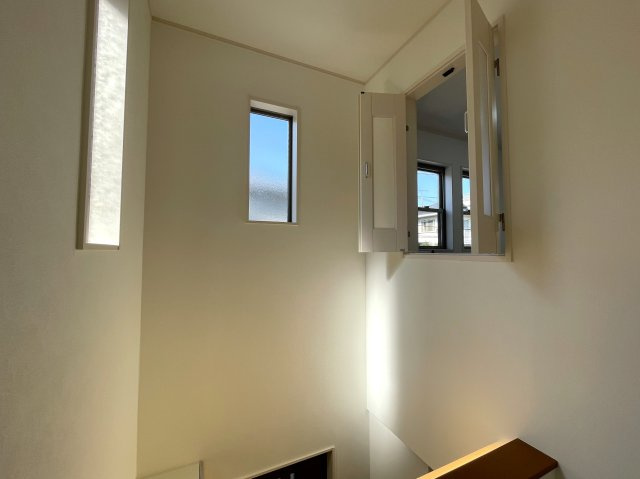風感じる立地。それはきっとDNAが求めているもの。眺望の開放感に沿って、自分自身も開放出来るこの家。きっとあなたの癒しの空間となってくれるはず、、、な、『保土ケ谷区上菅田町』リフォーム戸建の内装|内装もきれいです