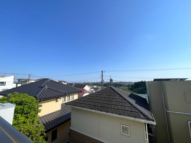 風感じる立地。それはきっとDNAが求めているもの。眺望の開放感に沿って、自分自身も開放出来るこの家。きっとあなたの癒しの空間となってくれるはず、、、な、『保土ケ谷区上菅田町』リフォーム戸建の展望