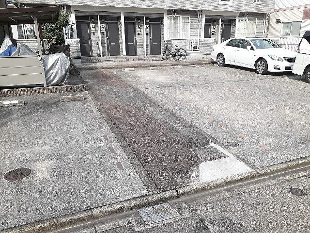 クレストール七反田の駐車場