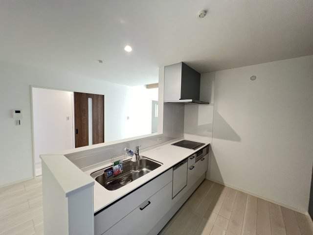 桜井市大字谷 ２号地 のキッチン|対面キッチンで家事の時間も会話を楽しめます