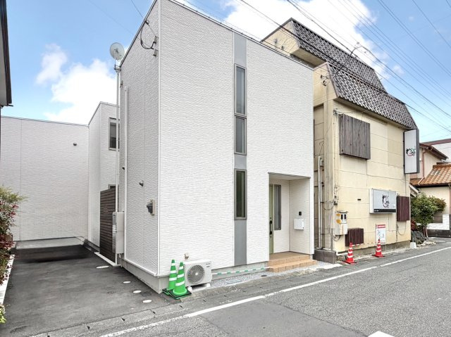 【中古戸建】高崎市飯塚町　の外観|■外観|シンプルで洗練されたデザインは住まう人の色に染まり、個性を映し出します♪本日見学可能(*＾＾*)
