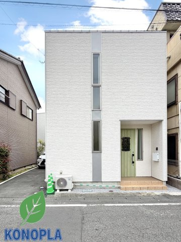【中古戸建】高崎市飯塚町　の外観|■外観｜土日のご見学はもちろん、平日・夜間のご案内も大歓迎です♪「今から見たい」や「仕事終わりに見たい」にもご対応できますのでお気軽にお問い合わせください♪