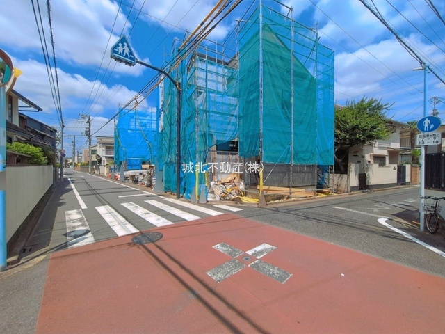 杉並区宮前1丁目 全4棟2号棟の前面道路含む現地写真