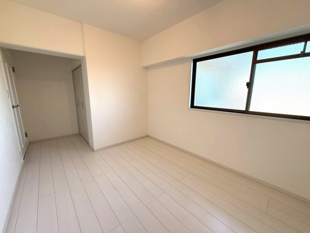 グレース嵐山の洋室
