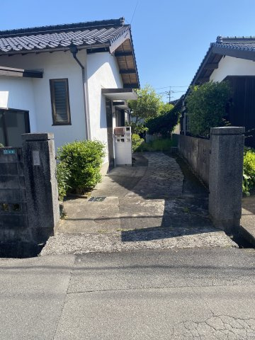 桜畠5丁目戸建ての玄関