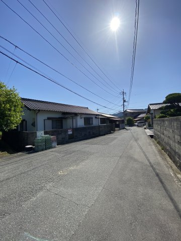 桜畠5丁目戸建ての前面道路含む現地写真