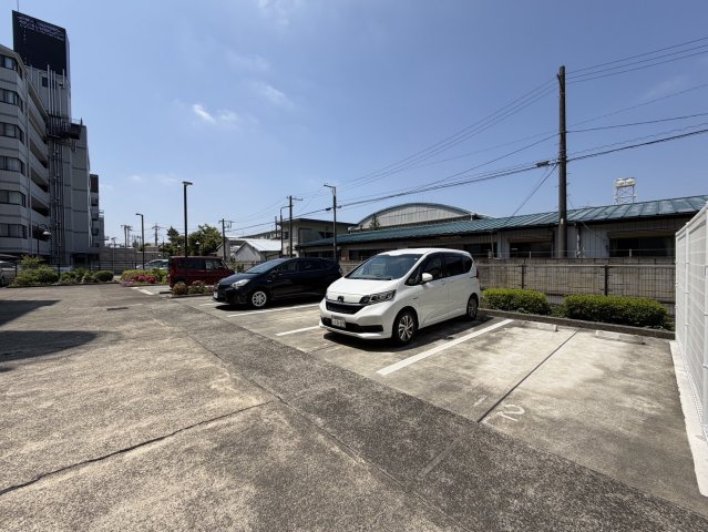 ヴィーヴル草加の駐車場