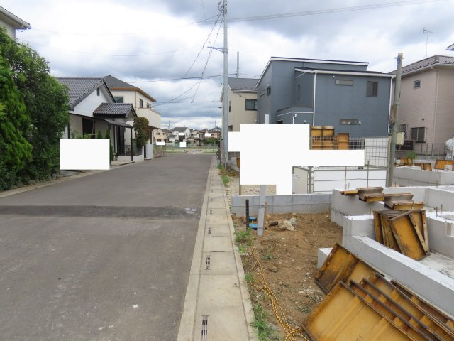 鶴ヶ島市下新田新築戸建の前面道路含む現地写真