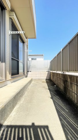 シャーメゾン大森 B棟の庭