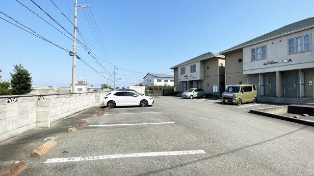 シャーメゾン大森 B棟の駐車場