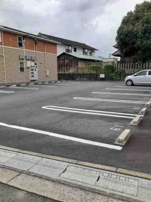 【駐車場】 | マーヴェラス・Ⅱ | 駐車場があるので、車を買う予定の方も安心です