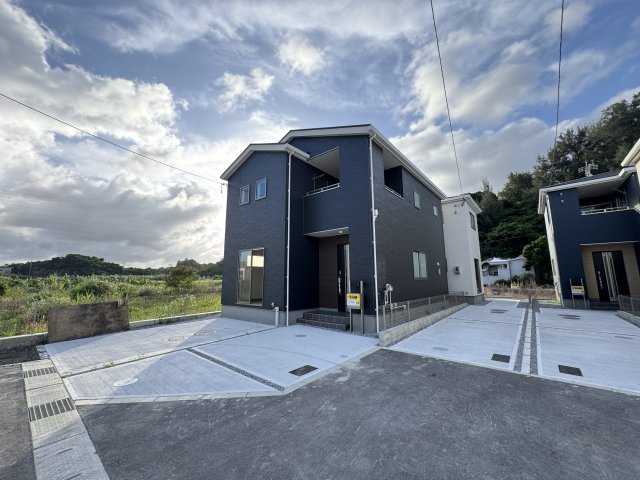 うるま市前原（全10棟）7号棟の外観|7号棟　並列駐車2台可♪