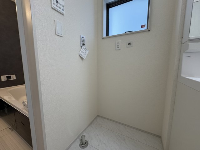 うるま市前原（全10棟）7号棟のランドリースペース|7号棟　洗濯機置き場♪
