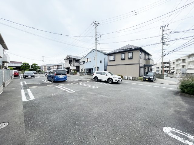 グランマスト春日　B棟の駐車場