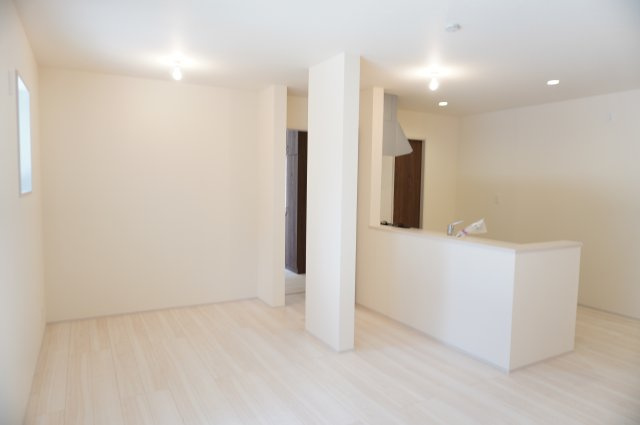 草加市旭町5丁目 新築分譲住宅の居間・リビング